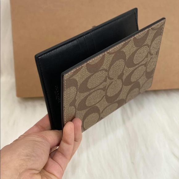 COACH PASSPORT HOLDER FOR MEN - Picture 3 of 3